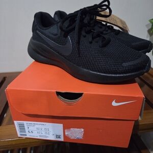 Nike Women's Revolution 7 Black Athletic Sneakers Size 7 NWT